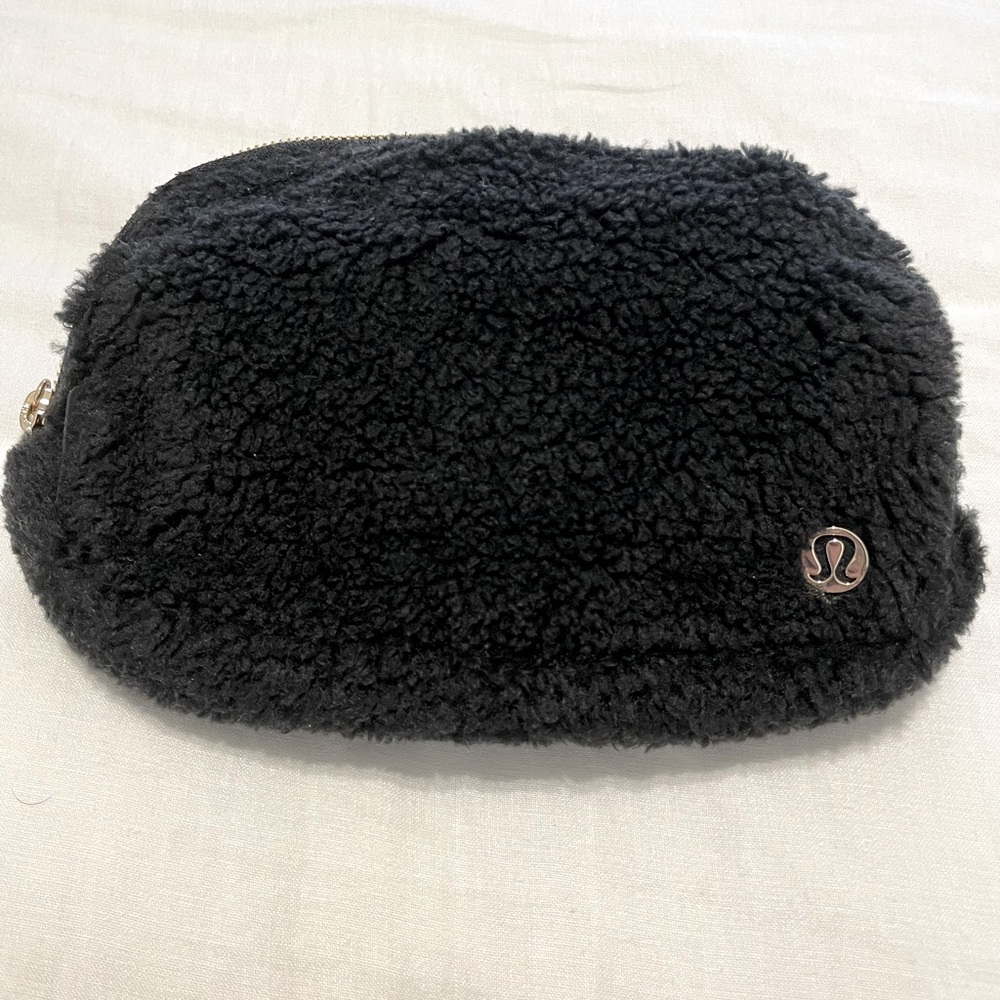Lululemon Sherpa Beltbag